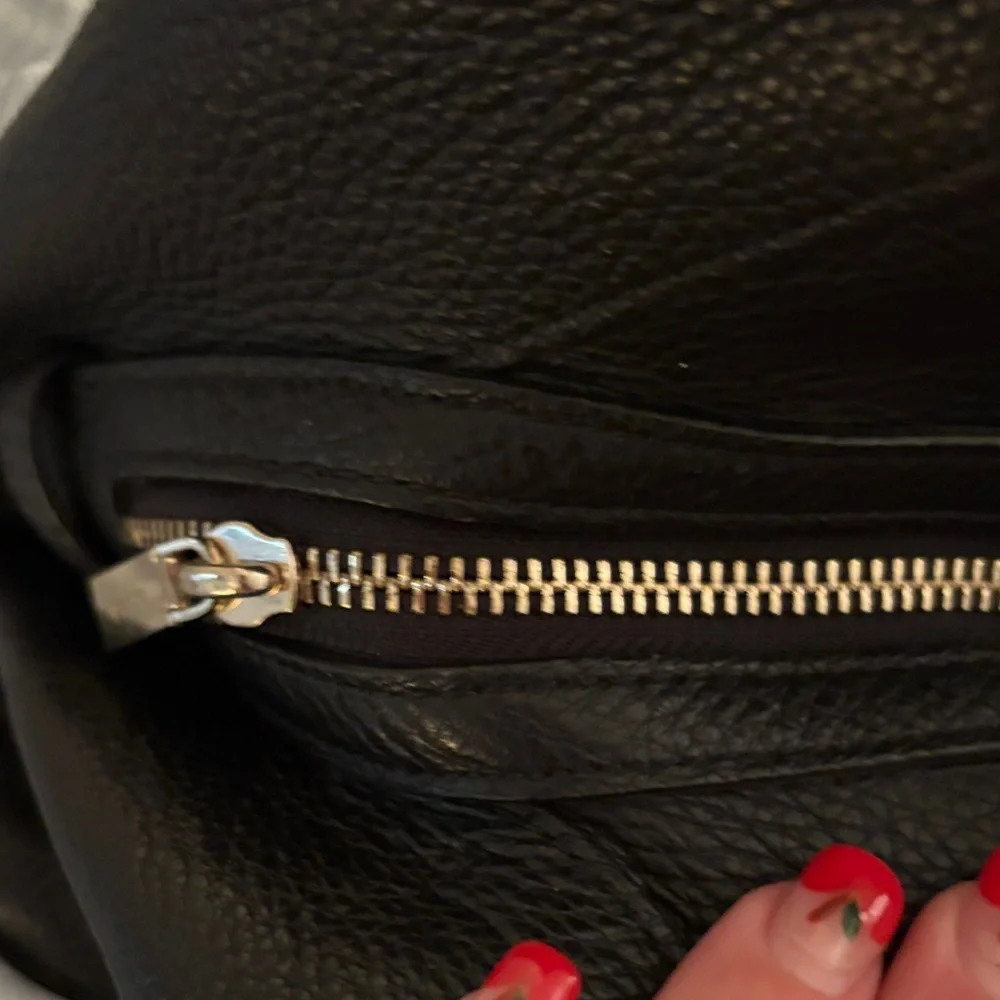 Kate Spade Classic Black Shoulder Bag w/ Wallet - Picture 4 of 13